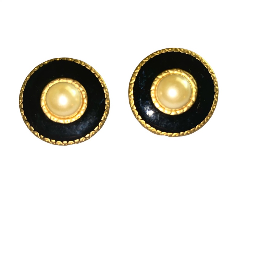Vintage faux pearl earrings 137